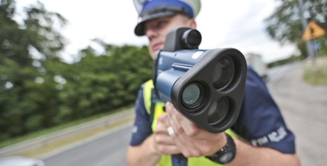 Mknął przez centrum Pleszewa z prędkością ponad 100 km/h! Kierowca musiał pożegnać się z prawem jazdy