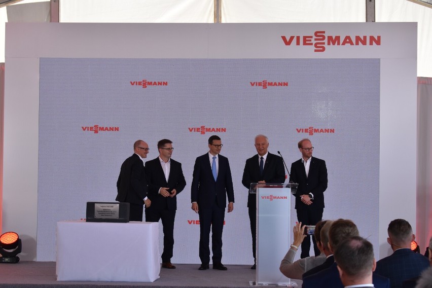 Premier Morawiecki wmurował symboliczny kamień węgielny pod budowę nowej fabryki Viessmann