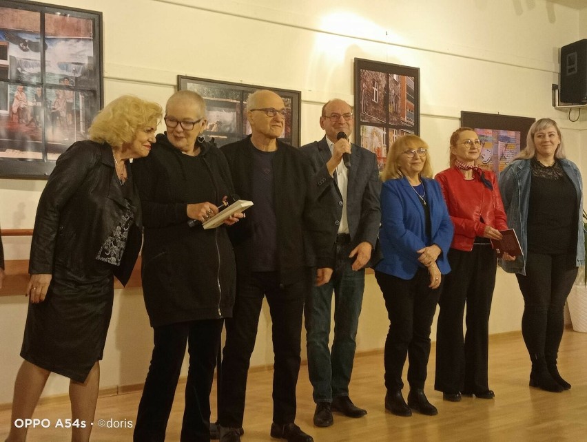 Twórcy z regionu zaprezentowali swoje prace na wystawie "Tratwa Ocalenia - Wernisaż, ach wernisaż" w Kielcach