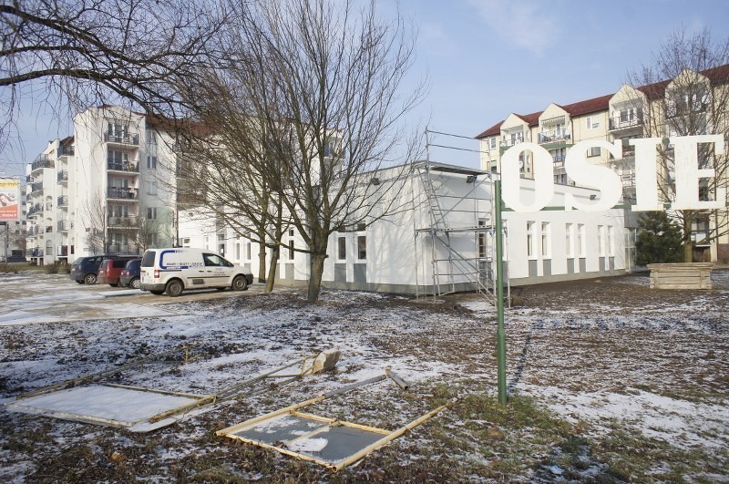 Poznań: Osiedle S. Batorego - po 23 latach przychodnia i administracja przeprowadzą się do pawilonu