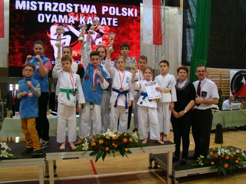 Olkuszanie podczas mistrzostw Polski Oyama karate w kumite w...