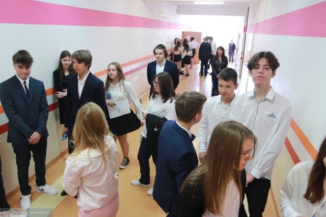 Egzamin ósmoklasisty trwał od 24 do 26 maja 2022. Zobaczcie na zdjęciach, jak wyglądały egzaminy we włocławskich szkołach.