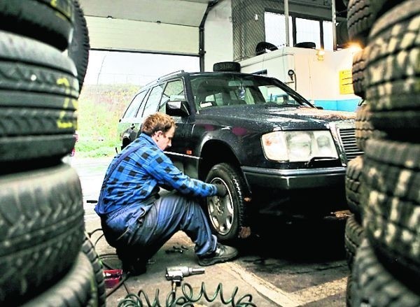 W serwisach ogumienia opony wymieniane są na bieżąco