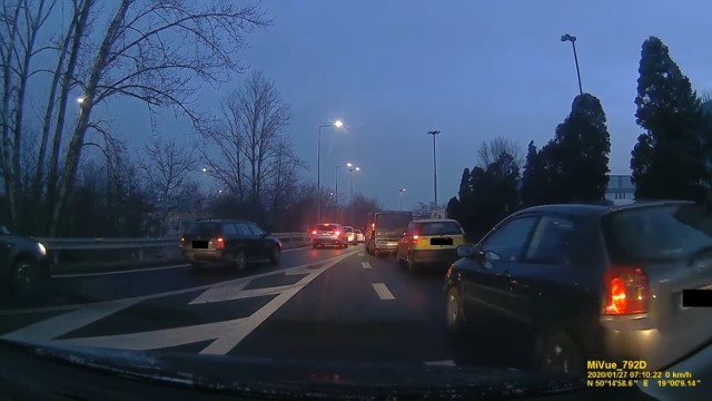 Kierowcy w Katowicach notorycznie nie stosują się do jazdy na suwak