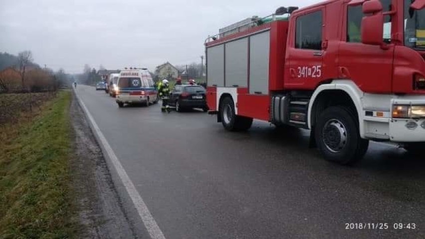 Pięcioosobowa rodzina w szpitalu po wypadku we wsi Trzycierz