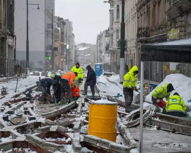 Prace torowe i montaż sieci trakcyjnej u zbiegu Zachodniej i Legionów wymagają wstrzymania na dwa tygodnie ruchu tramwajów