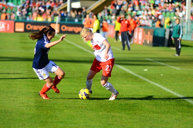 Mecz Polska-Szkocja za nami. Reprezentacja Polski kobiet w piłce nożnej przegrała w meczu eliminacyjnym Mistrzostw Świata w Grodzisku Wielkopolskim ze Szkocją 0:4 (0:2). Trzy bramki dla Szkotek zdobyła Jane Ross, a czwartą Joanne Love. Zobaczcie zdjęcia! 

Zobacz więcej: Polska-Szkocja: Polki przegrały 0:4 w Grodzisku Wielkopolskim [ZDJĘCIA]