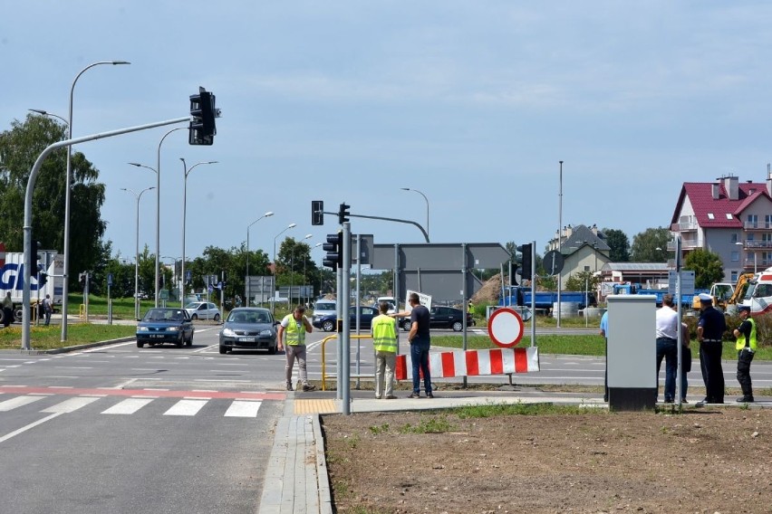 Ulica Pileckiego w Kielcach już otwarta i... spowodowała korki na Popiełuszki 