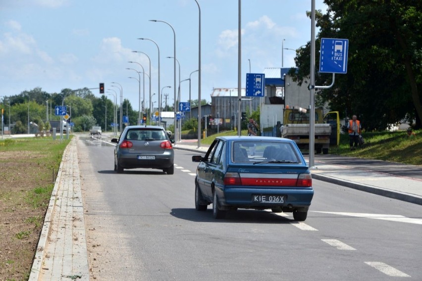 Ulica Pileckiego w Kielcach już otwarta i... spowodowała korki na Popiełuszki 