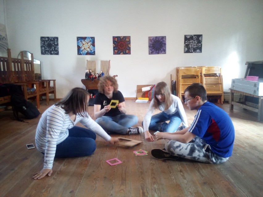 Stacja Szamocin: Na warsztatach Akademii Liderów dzieci i młodzież "bawią się" sztuką (FOTO) 