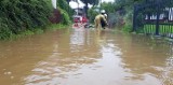 Trudna sytuacja powodziowa na Sądecczyźnie. Woda wdziera się do domów i zalewa drogi. Wydano kolejne ostrzeżenia meteorologiczne [ZDJĘCIA]