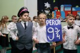 Ślubowanie w Szkole Podstawowej nr 11 w Piotrkowie. Pierwszoklasiści z dwóch klas pierwszych zostali uroczyście pasowani na ucznia. ZDJĘCIA