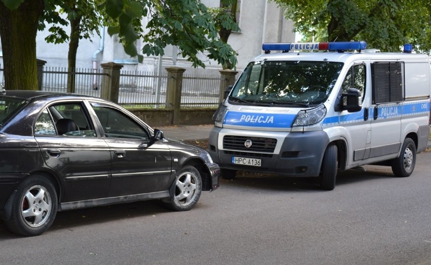 Taranował samochody na osiedlu Południe we Włocławku! [zdjęcia]