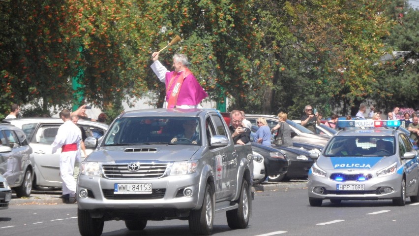 Święcenie samochodów i festyn misyjny