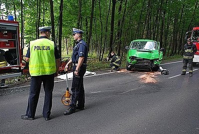 Tragiczny wypadek na Mikołowskiej w Rybniku. Zginęła 23-letnia kobieta [ZDJĘCIA]