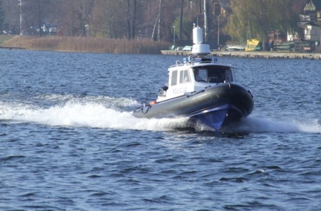 Policja Poznań - Dwóch mężczyzn wpadło do jeziora Kierskiego