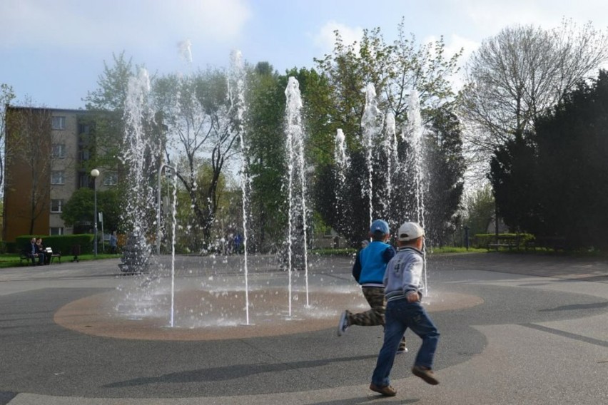 Radlin: Fontanna na Placu Radlińskich Olimpijczyków już tryska wodą