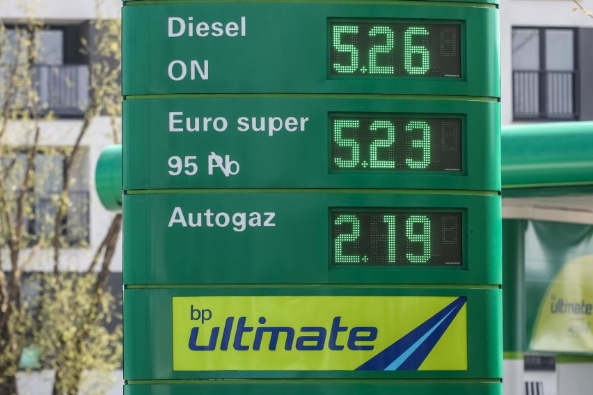 15.04.2019 krakow 
stacja benzynowa cena benzyna ulica...