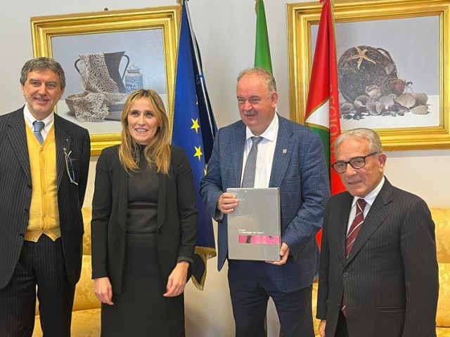 Delegacja województwa podkarpackiego na czele z wicemarszałkiem Piotrem Pilchem gości na rozmowach gospodarczych w regionie Abruzja we Włoszech.