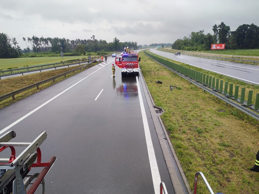 Wypadek na S5. Samochód uderzył w bariery w Modliszewku