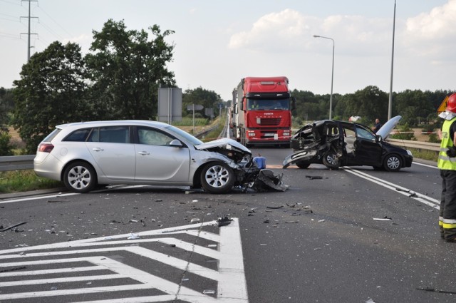 Wypadek na obwodnicy Śremu - zderzenie trzech samochodów osobowych