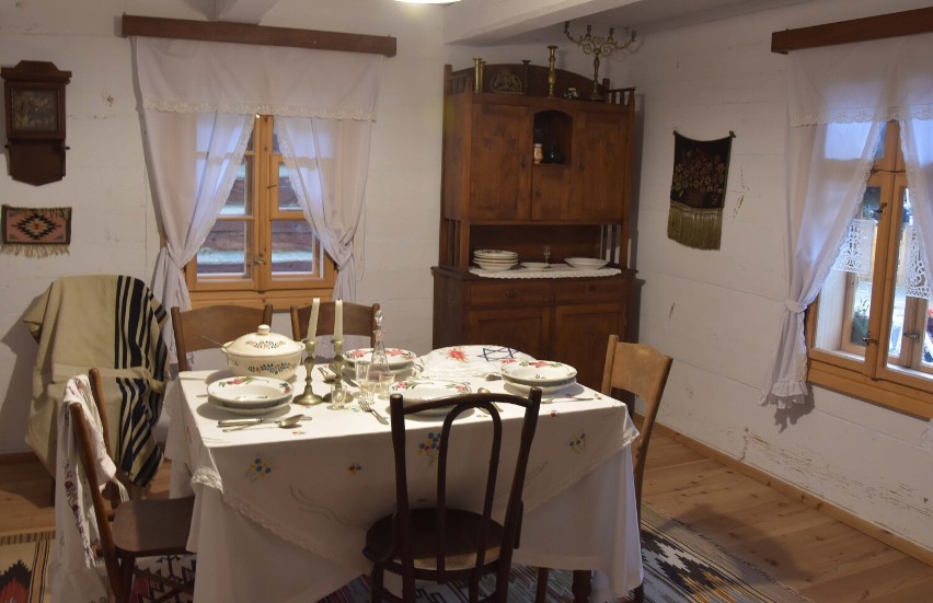 Wnętrze domu żydowskiego w sanockim skansenie.