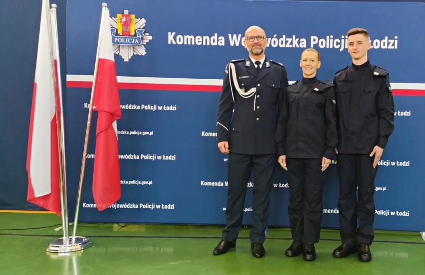 Nowi policjanci w tomaszowskiej komendzie już po ślubowaniu....