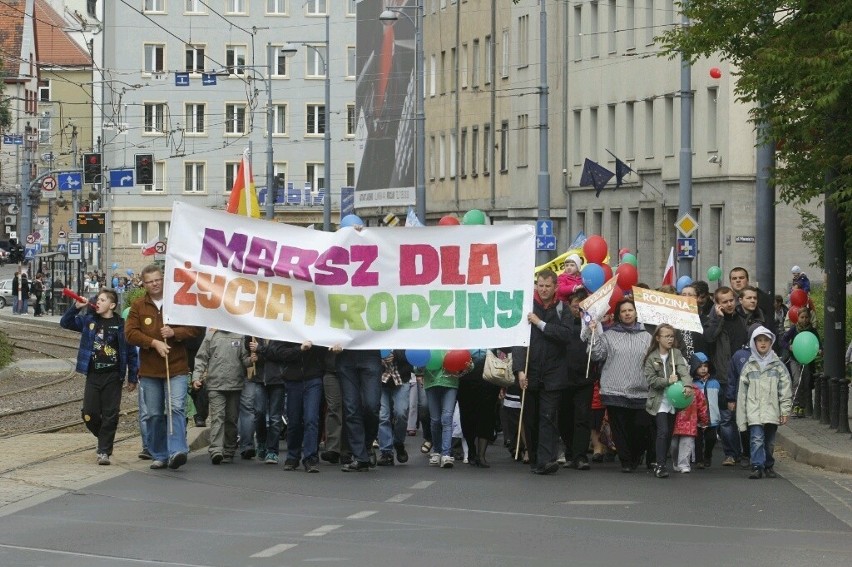 Wrocław: Ponad tysiąc osób przeszło w Marszu dla Życia i Rodziny