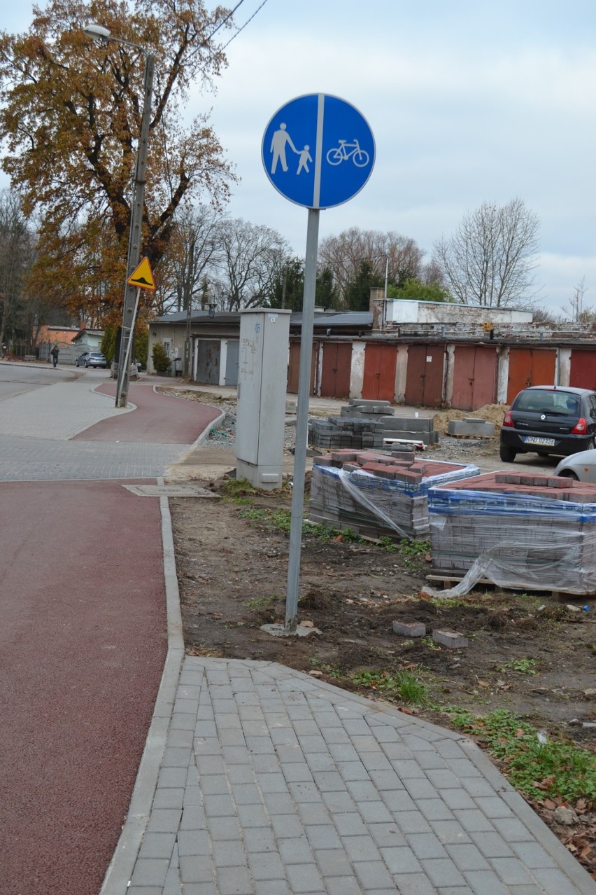 Trwa budowa ścieżek pieszo-rowerowych na terenie żuławskiego...