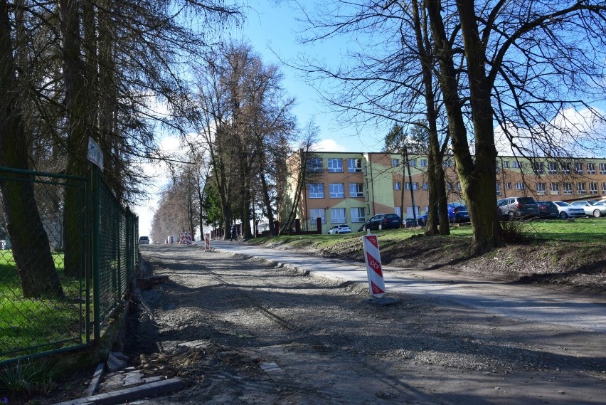 Utrudnienia na ulicy Mokoszyńskiej w Sandomierzu. Trwa kompleksowy remont. Zobacz zdjęcia