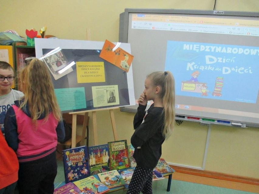 Międzynarodowy Dzień Książki w Szkole Podstawowej w Kopnicy [ZDJĘCIA]
