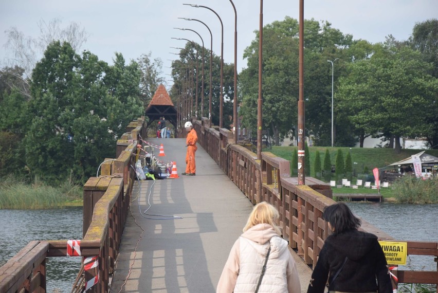 Malbork. Drewniany most na Nogacie już po remoncie. Wykonawca uwinął się z pracami bardzo szybko