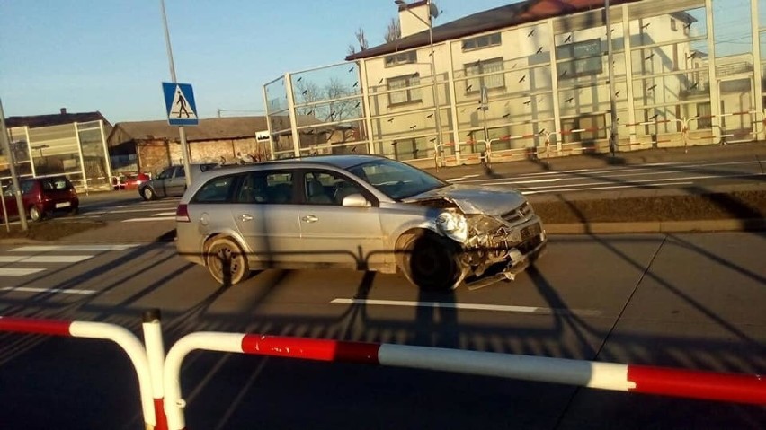 Żory: groźny wypadek na skrzyżowaniu DK81 z ul. Owocową [ZDJĘCIA]