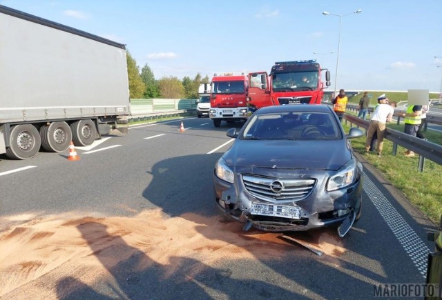 Wypadek na autostradzie A4. Zderzenie trzech samochod&oacute;w w rejonie węzła Gogolin