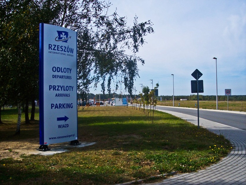 Budowa nowego terminalu na lotnisku Rzeszów-Jasionka (zdjęcia)