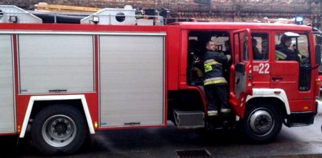 Około 50-letni mężczyzna podpalił się w Warszawie przed ...