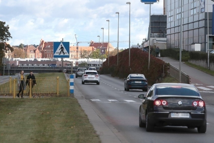 Sygnalizacja świetlna ma poprawić bezpieczeństwo na ulicy Mieszka I 