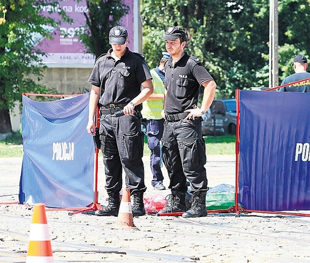 Policjanci zabezpieczyli miejsce wypadku...