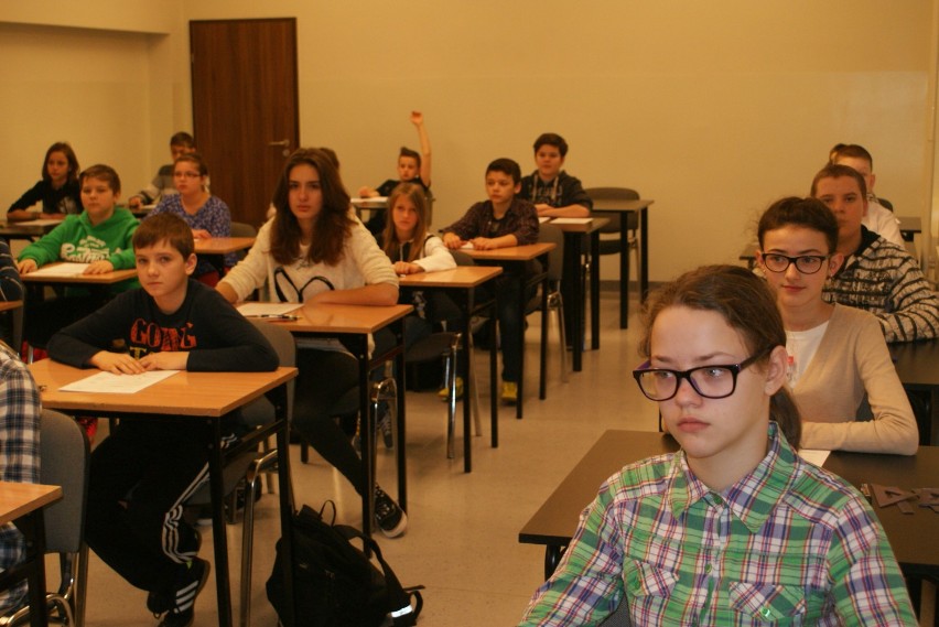 Egzamin próbny w dąbrowskiej Szkole Podstawowej nr 30