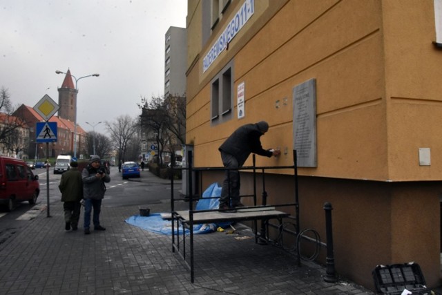 Tablica upamiętniająca Paula Löbe pojawiła się na  legnickim bloku