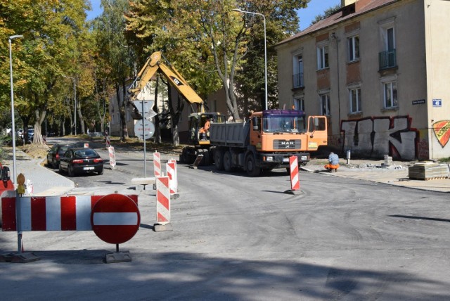 Na remontowanej ulicy Wojska Polskiego otwarto część skrzyżowania z ulicą Żeromskiego w Kielcach. Inne utrudnienia nadal obowiązują.