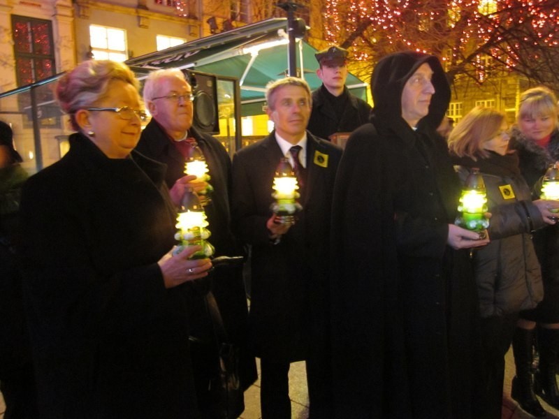 Betlejemskie Światło Pokoju zapłonęło na Długim Targu w Gdańsku