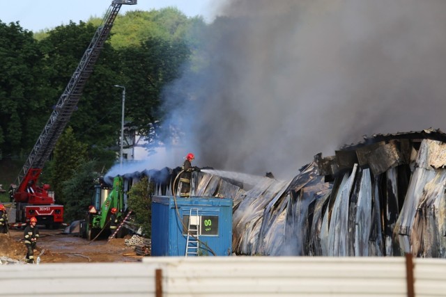 Pożar hali CDP Meble przy Trakcie św. Wojciecha w Gdańsku Oruni, 26.06.2019