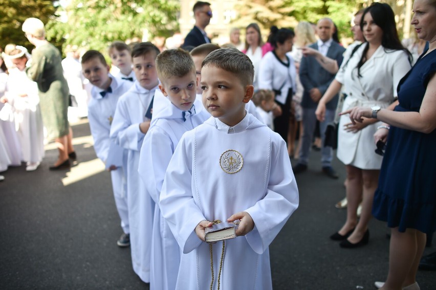 Pierwsza Komunia Święta w parafii pw. Św. Jana w Lesznie 15 maja 2022
