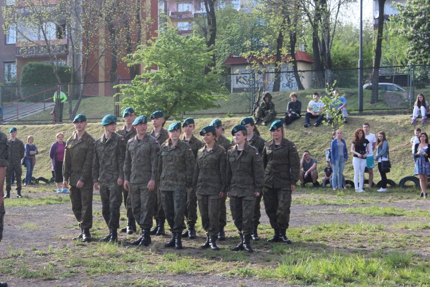 Klasa mundurowa w ZSO nr 2 podczas festynu
