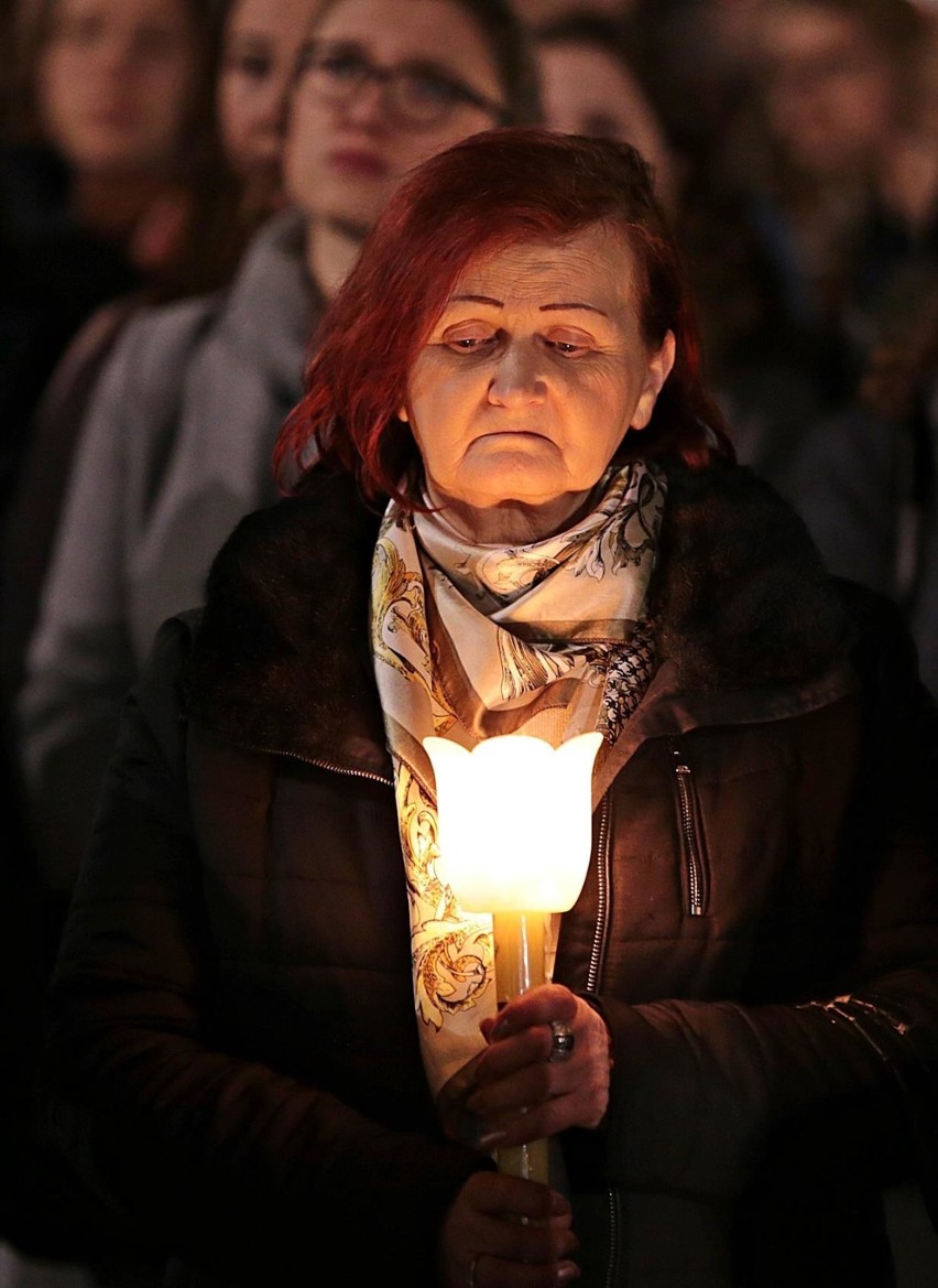 Kraków. Studenci wzięli udział w Drodze Krzyżowej [ZDJĘCIA]