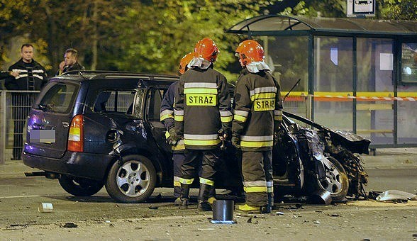 W wypadku na skrzyżowaniu ul. Dąbrowskiego i Tatrzańskiej zginęła 21-letnia pasażerka opla.