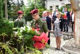 Gmina Kwidzyn. 102. rocznica Plebiscytu na Warmii, Mazurach i Powiślu. Delegacje złożyły kwiaty na mogile Janowiaków