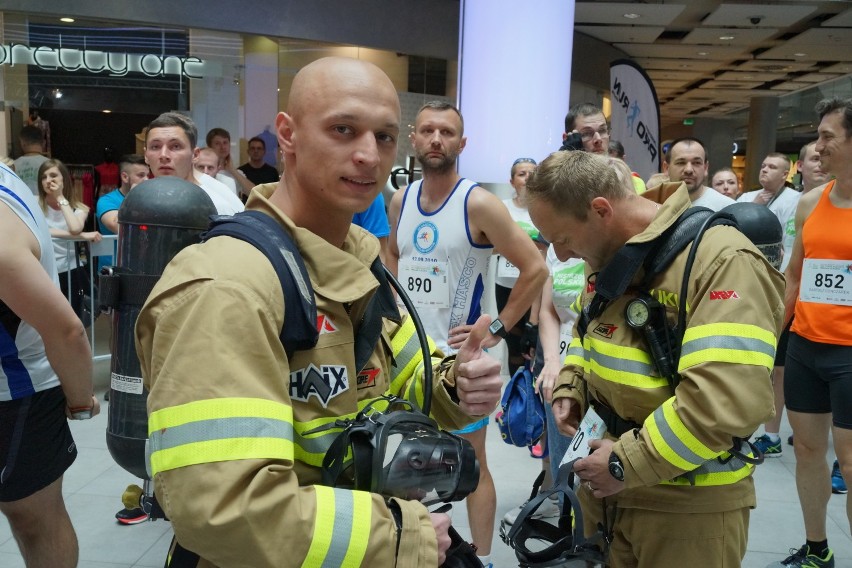 Bieg Charytatywny i Mistrzostwa Polski Strażaków podczas  Sky Tower Run 2017 (20 maja) 