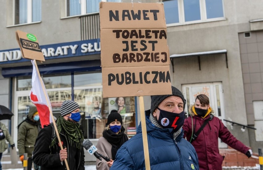 Strajk Kobiet w Gdańsku - protest "Media publiczne nie...